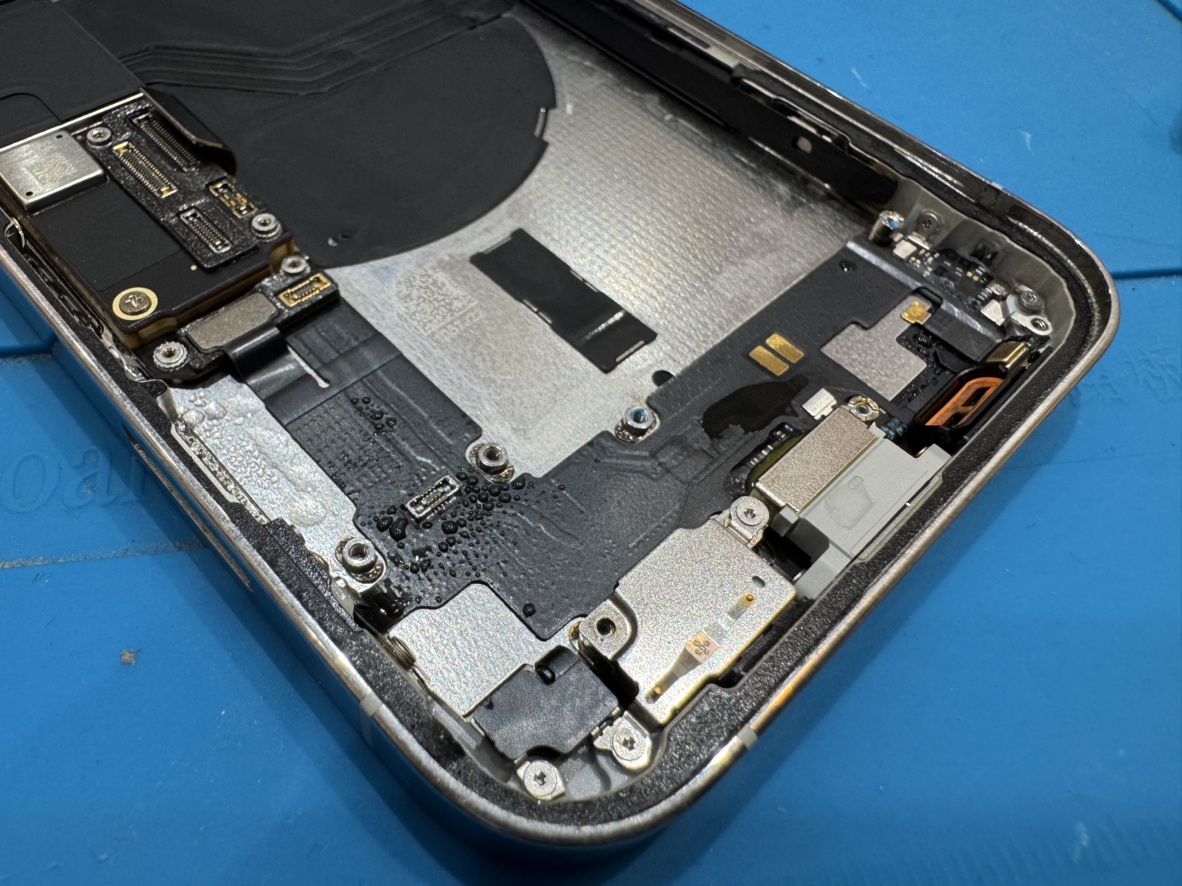 水没してしまったiPhone12Proでも【スマホ修理工房池袋P‘パルコ店】にお任せください！